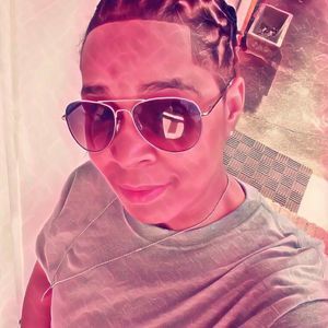 Meet your Posher, Dee